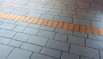 Popločavanje oko Gradske kuće