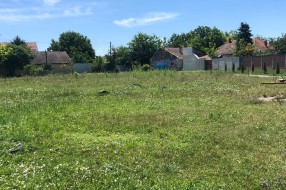 Zapušteno dečije igralište u Ulici Harangozo Vilmoša