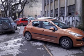 Nepropisno parkiranje u Harambašićevoj