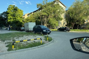 Nepregledno uključivanje iz Cara Lazara  u Petra Lekovića ugrožava bezbednost saobraćaja