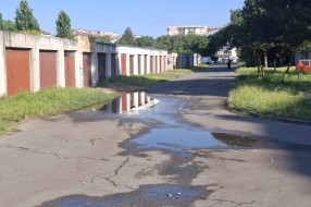 Izlivanje kanalizacije kod garaža u Braže Radić