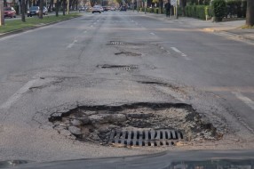 Šahte opasno upale na Aleji Maršala Tita