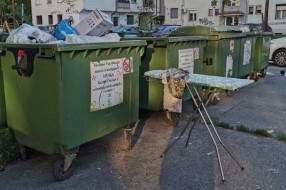 Prepunjeni kontejneri na Tokiju, svašta se baca pored