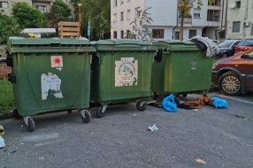 Prepunjeni kontejneri na Tokiju, svašta se baca pored