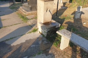 Zapušen odvod - česma na groblju