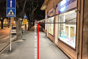 Niska nadstrešnica kod apoteke pored Sinagoge