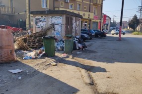 Otpad, nelegalna gradnja i nepoštovanje epidem. mera u Palmotićevoj