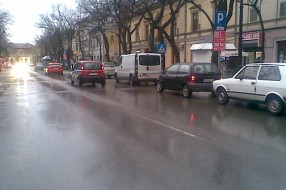 Nepropisno parkiranje u Štrosmajerovoj