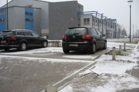 Oprez, metalni šiljci ispred bazena "Prozivka"