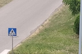 Saobraćajni znak u Partizanskih baza