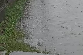 Brionska ulica poplavljena i puna rupa na drumu
