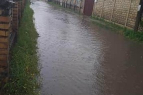 Brionska ulica poplavljena i puna rupa na drumu