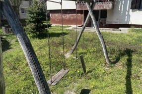 Igralište na Železničkom naselju opasno za decu