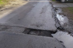 Oštećenje kolovoza u Ulici Mihajla Radnića