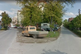 Ruglo na uglu ulica Plitvičke i Bore Stankovića