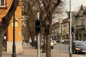 Ne radi semafor za pešake na raskrsnici ulica Matka Vukovića i Matije Gupca