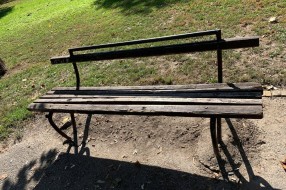 Zapušten park na uglu Somborskog puta i Gajeve