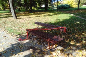 Zapušten park na uglu Somborskog puta i Gajeve