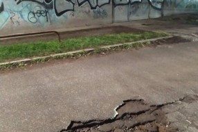 Udarna rupa između Otvorenog univerziteta i Franjevačke crkve