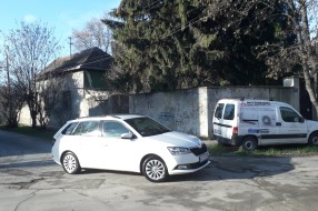 Nedostaje znak zabrane skretanja na kraju Ulice Ištvana Ivanjija