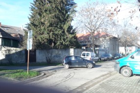 Nedostaje znak zabrane skretanja na kraju Ulice Ištvana Ivanjija