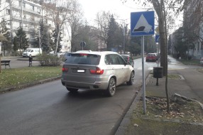 Zaobilaženje "ležećih policajaca" na Radijalcu
