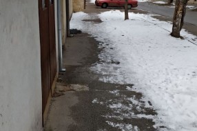 Neočišćeni trotoari