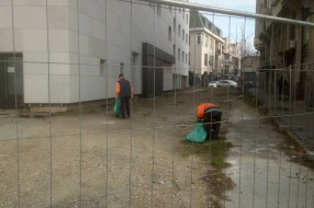 Mala deponija iza pozorišta u centru