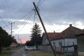 Kriva bandera u Ulici Servo Mihalja (Željezničko naselje)
