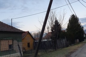 Kriva bandera u Ulici Servo Mihalja (Željezničko naselje)