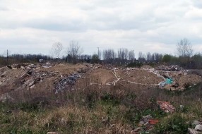 Deponija pored bunara Vodovoda na Zorci