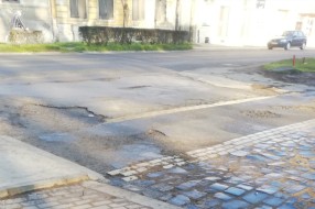 Udarne rupe u Ulici Bartola Kašića