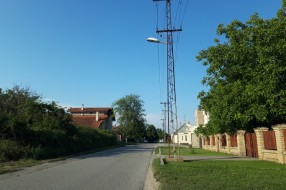 Bez trotoara u Kireškoj ulici