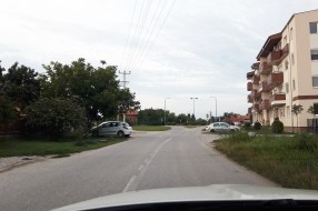 Bez trotoara u Kireškoj ulici