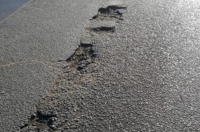 Oštećen kolovoz kod Blaškovog križa