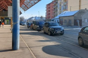 Prepunjene kante za otpatke kod glavne autobuske stanice