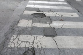 Oštećenje kolovoza u ulici Petra Lekovića