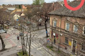 Loš krov u centru grada (ugао Vase Stajića i Đure Đakovića)