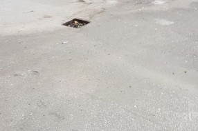 Plato ispred porodilišta neuredan i potencijalno zarazan