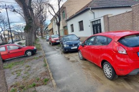 Nepropisno parkiranja vozila ispred vrtića "Vackor" (MZ "Bajnat")