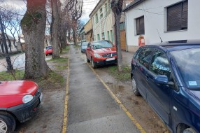 Nepropisno parkiranja vozila ispred vrtića "Vackor" (MZ "Bajnat")
