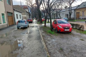 Nepropisno parkiranja vozila ispred vrtića "Vackor" (MZ "Bajnat")