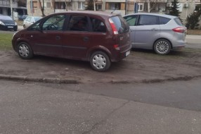 Divlje parkiranje na Radijalcu
