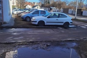 Divlje parkiranje na Radijalcu