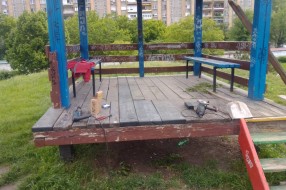 Dotrajao pod u kućici na brdu na Prozivci