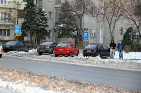 Neočišćena parking mesta