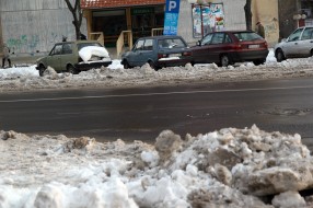 Neočišćena parking mesta