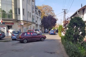 Škola i nedostatak saobraćajnih znakova
