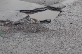 Udarna rupa na raskrsnici ulica Hušveta Lajoša i Velebitske