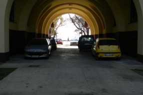 Palićki turizam (parkiranje na pešačkoj stazi)
